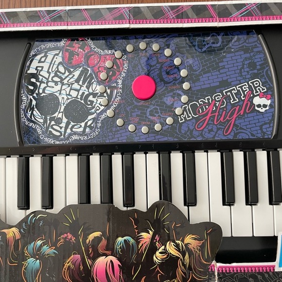 Monster high electric keyboard - Picture 4 of 9